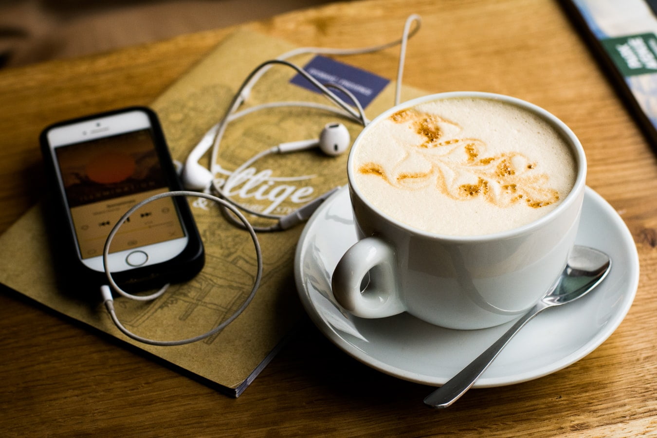 Read more about the article The 8 Best Copywriting Podcasts That’ll Make You a Pro